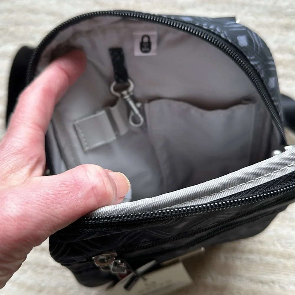 NWT Baggallini Journey Crossbody Bag Travel Purse Black Diamond RFID